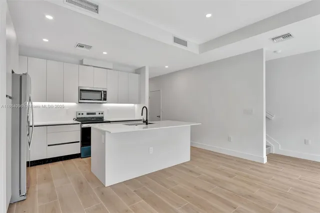 $3,800 | 1563 Northwest 94th Way, Unit 9, Coral Springs, FL 33071