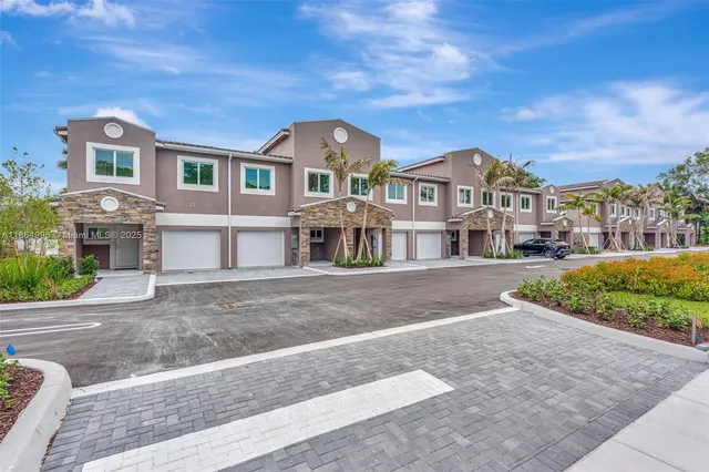 $3,800 | 1563 Northwest 94th Way, Unit 9, Coral Springs, FL 33071