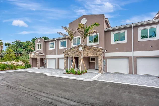 $3,800 | 1563 Northwest 94th Way, Unit 9, Coral Springs, FL 33071