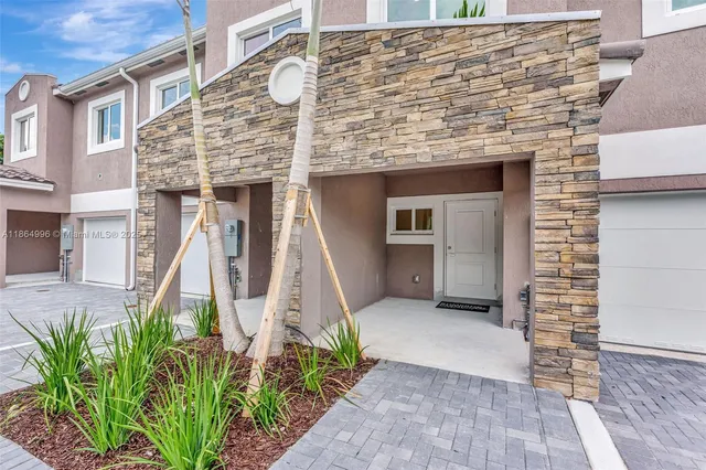 $3,800 | 1563 Northwest 94th Way, Unit 9, Coral Springs, FL 33071