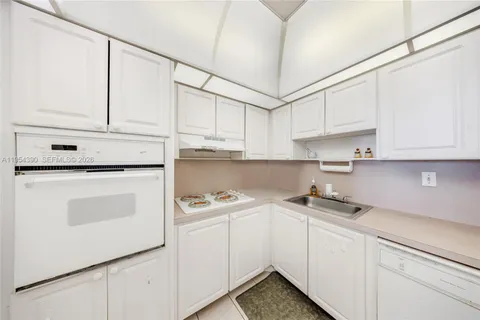 $535,000 | 19370 Collins Avenue, Unit 502, Sunny Isles Beach, FL 33160
