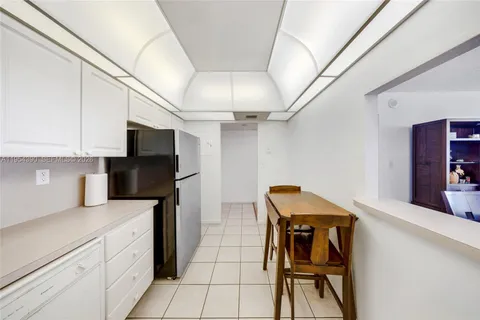 $535,000 | 19370 Collins Avenue, Unit 502, Sunny Isles Beach, FL 33160