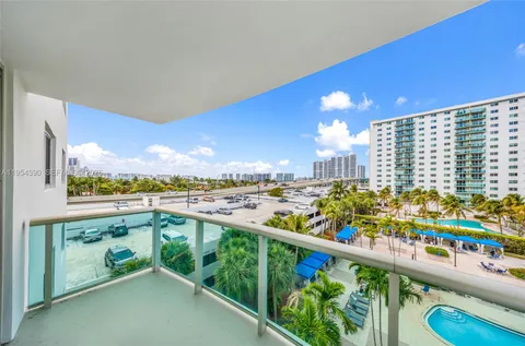 $535,000 | 19370 Collins Avenue, Unit 502, Sunny Isles Beach, FL 33160