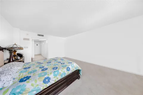 $535,000 | 19370 Collins Avenue, Unit 502, Sunny Isles Beach, FL 33160