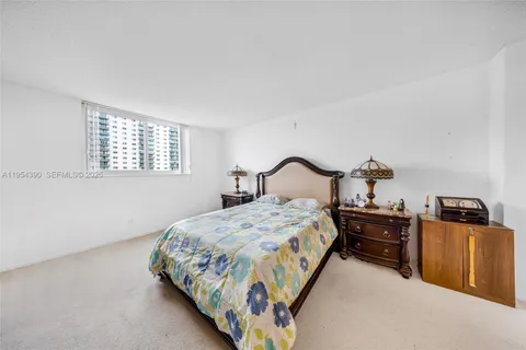 $535,000 | 19370 Collins Avenue, Unit 502, Sunny Isles Beach, FL 33160