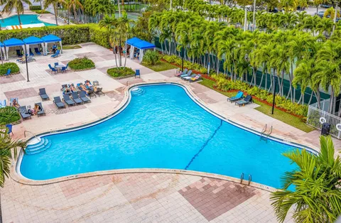 $535,000 | 19370 Collins Avenue, Unit 502, Sunny Isles Beach, FL 33160