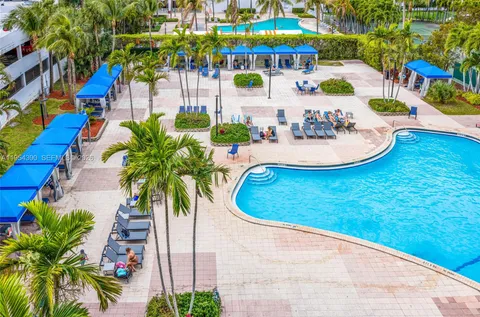 $535,000 | 19370 Collins Avenue, Unit 502, Sunny Isles Beach, FL 33160