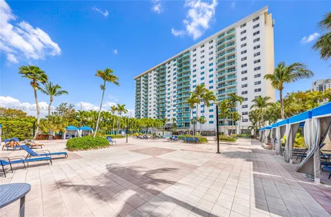 $535,000 | 19370 Collins Avenue, Unit 502, Sunny Isles Beach, FL 33160