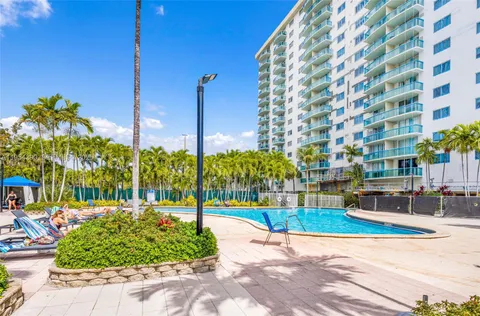 $535,000 | 19370 Collins Avenue, Unit 502, Sunny Isles Beach, FL 33160