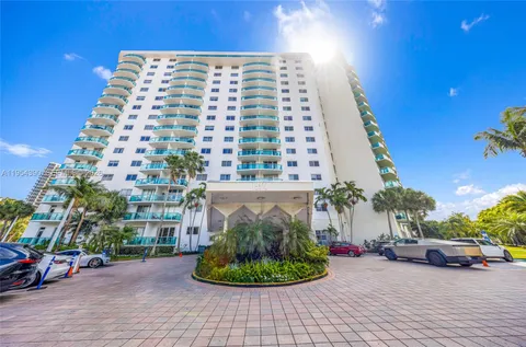 $535,000 | 19370 Collins Avenue, Unit 502, Sunny Isles Beach, FL 33160