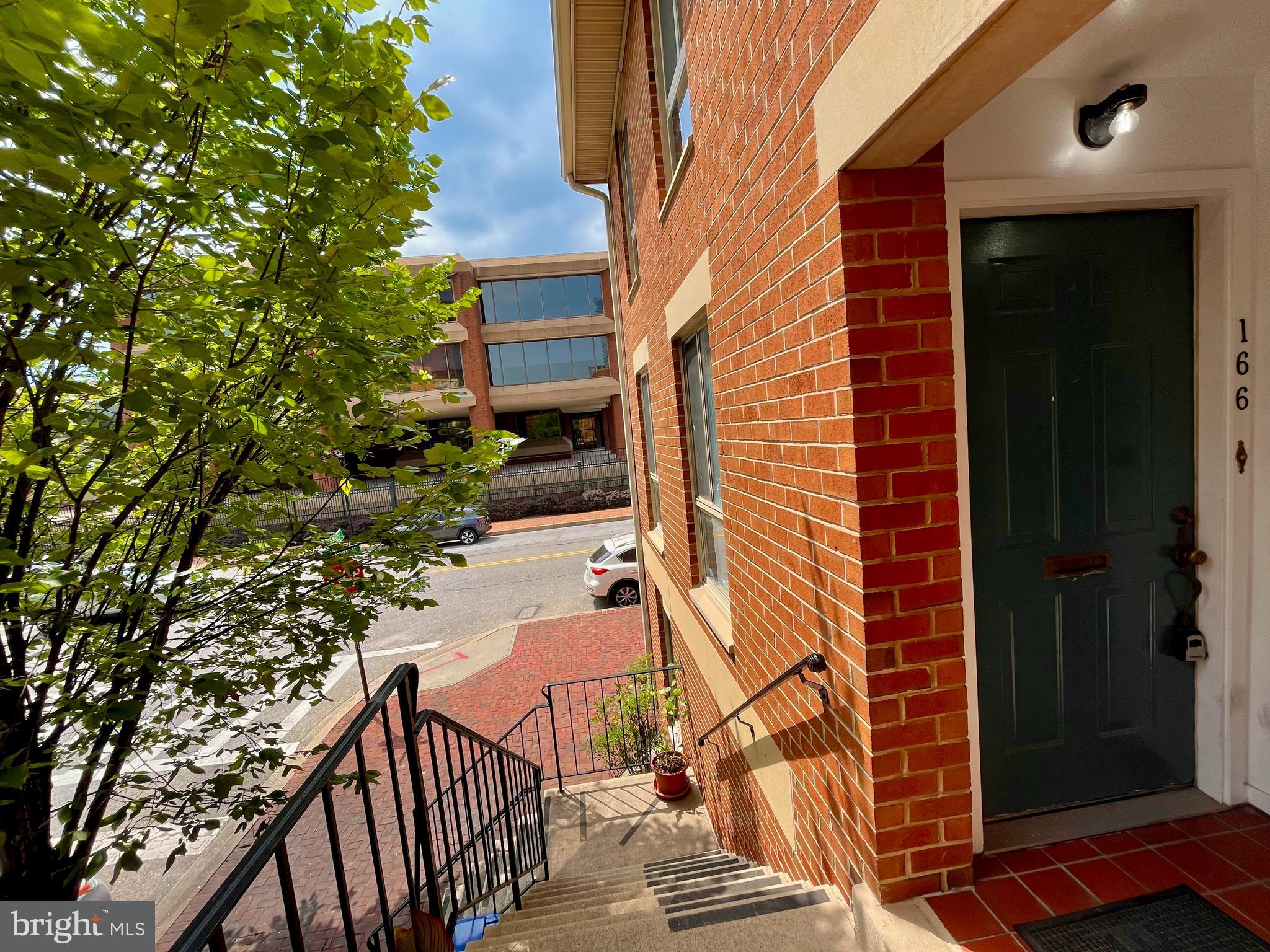166 West Barre Street, Unit R 17 Baltimore, MD 21201 - Photo 3 of 33