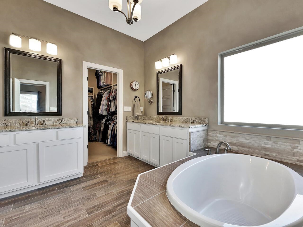 2312 Loch Lomond Lane Wichita, KS 67228 - Photo 11 of 36