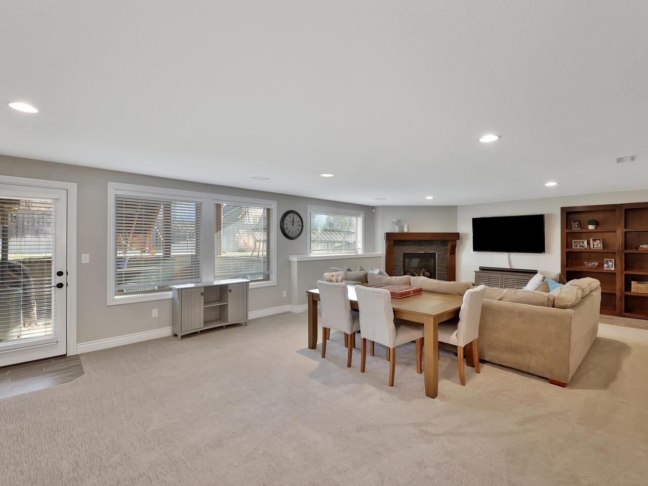 2312 Loch Lomond Lane Wichita, KS 67228 - Photo 23 of 36