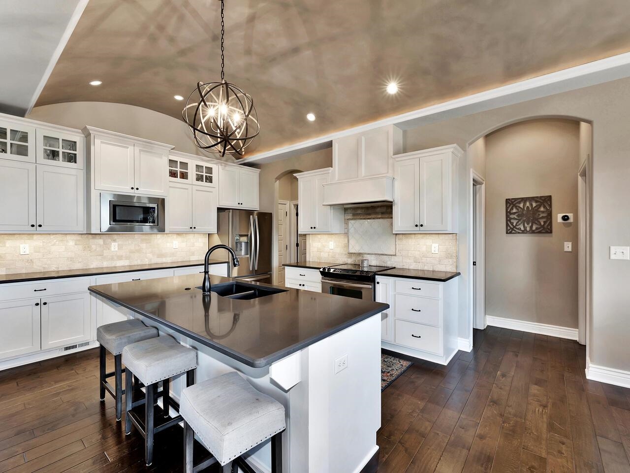 2312 Loch Lomond Lane Wichita, KS 67228 - Photo 6 of 36