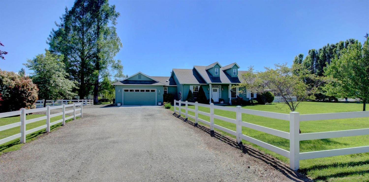 1685 Minear Road Medford, OR 97501 - Photo 2 of 32 Amazing 2 acre mini farm.