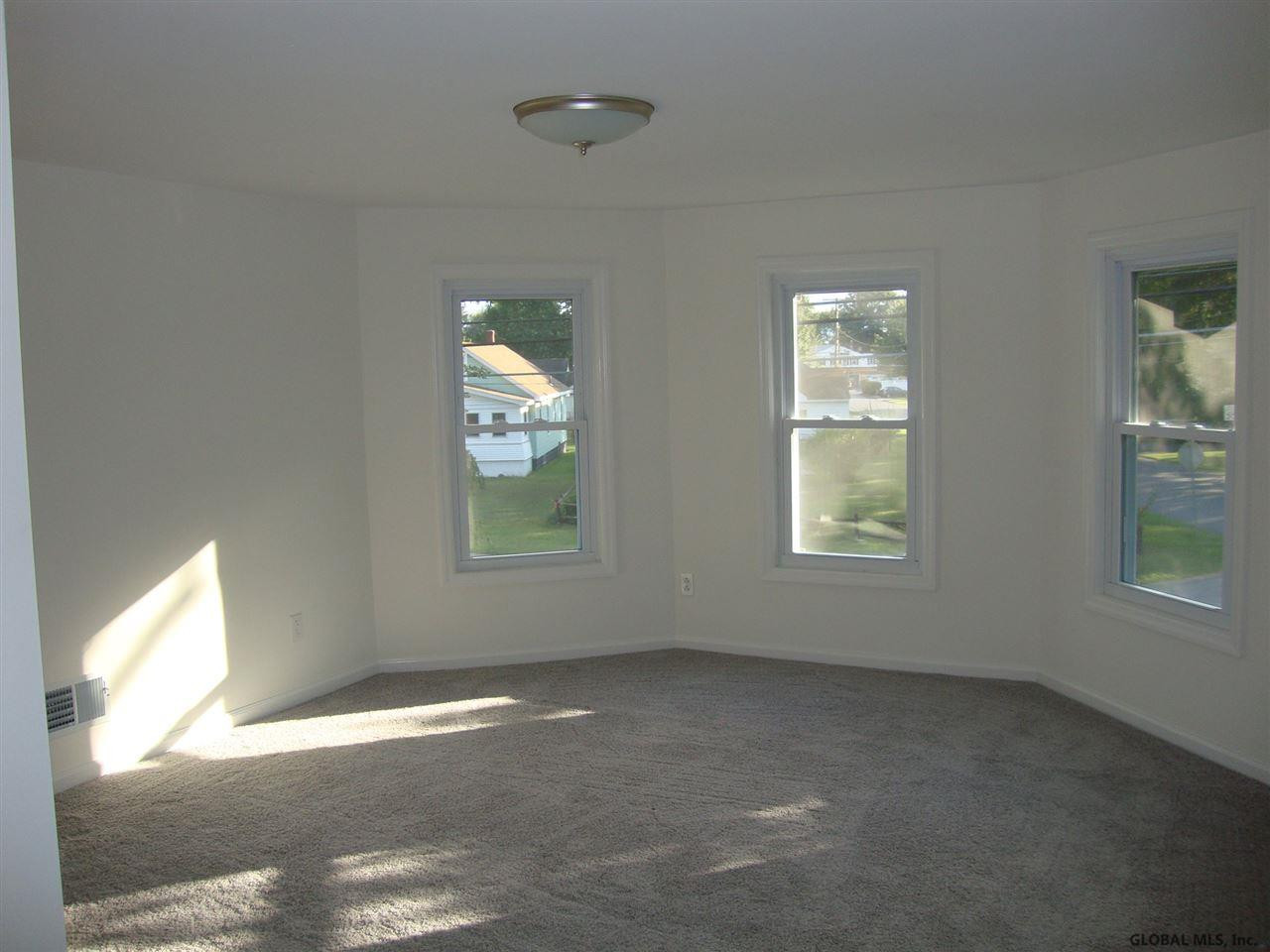 302 Princetown Road Rotterdam, NY 12306 - Photo 3 of 10 Photo 3