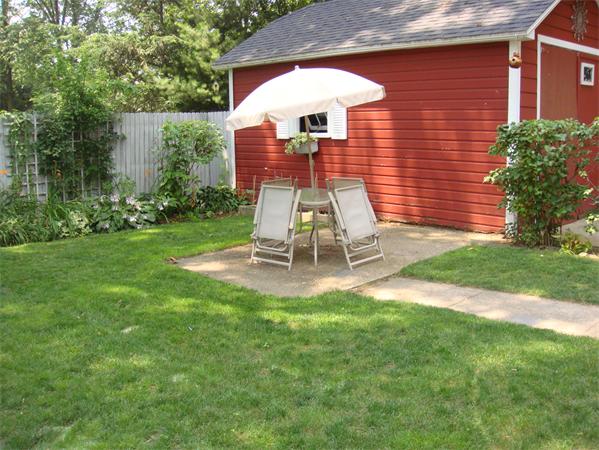 266 Nottingham Street Springfield, MA 01104 - Photo 4 of 13 a front view of a house with a yard