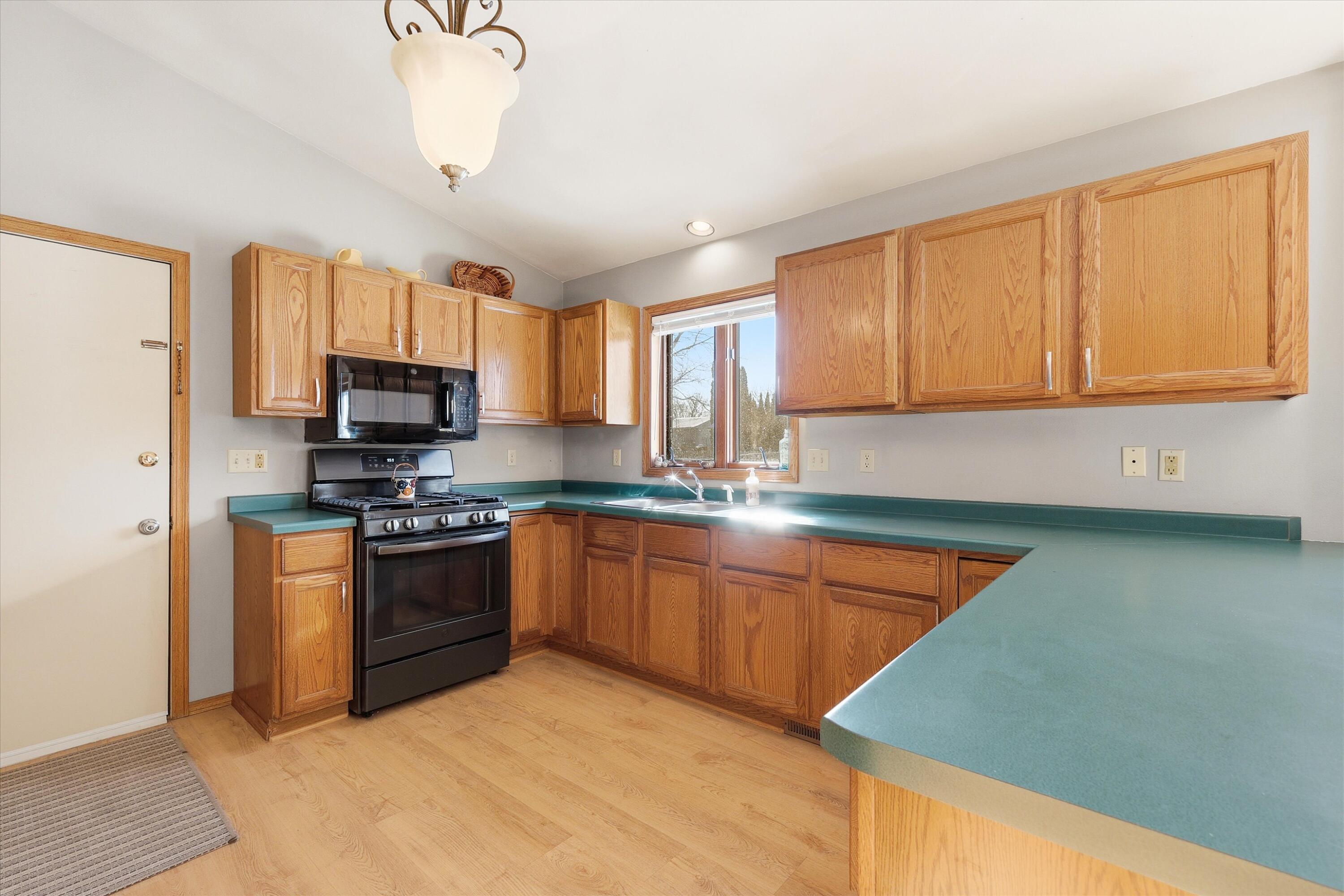 2861 Montclair Place Oshkosh, WI 54904 - Photo 11 of 27 Oak Cabinetry