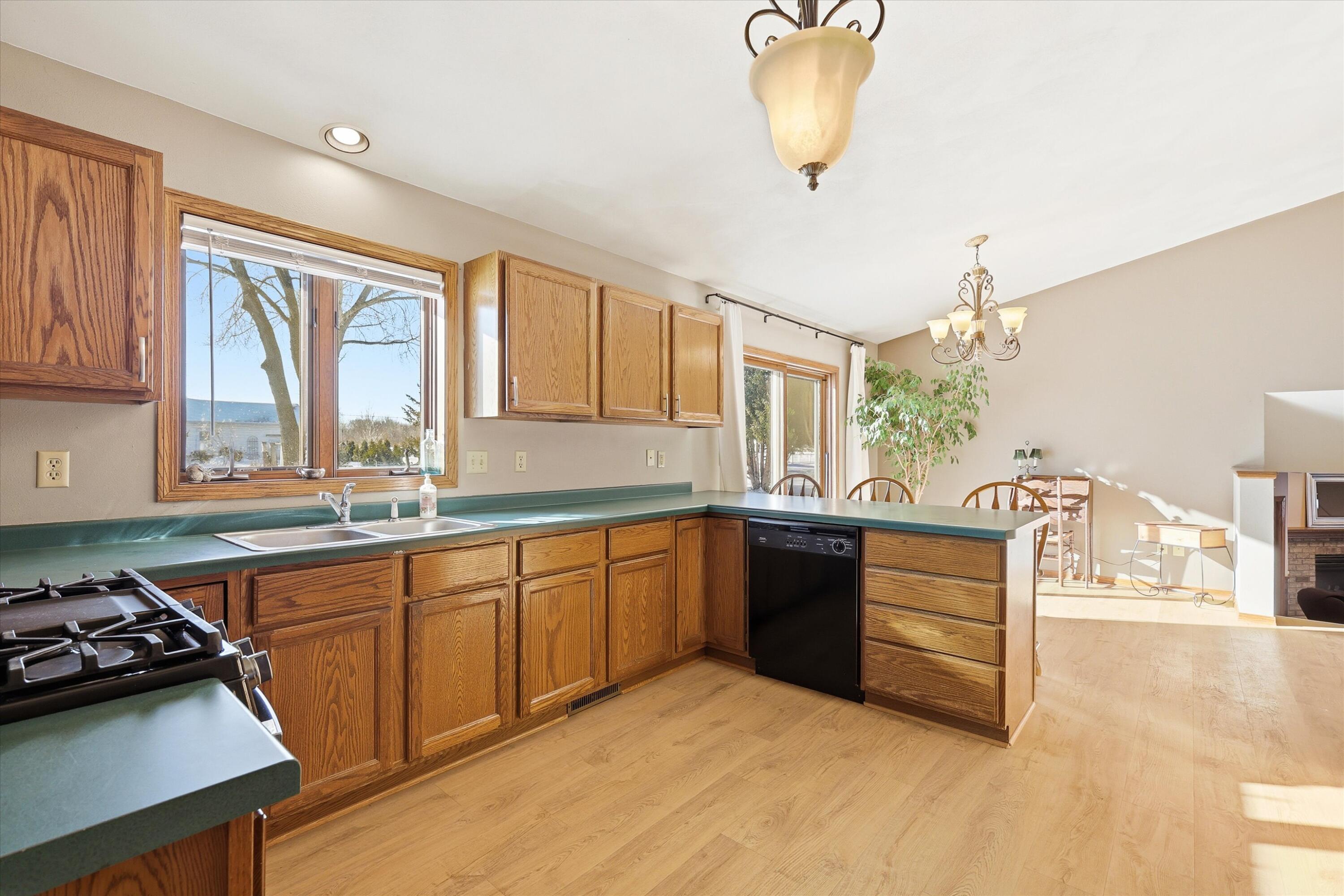 2861 Montclair Place Oshkosh, WI 54904 - Photo 13 of 27 Sun-filled kitchen
