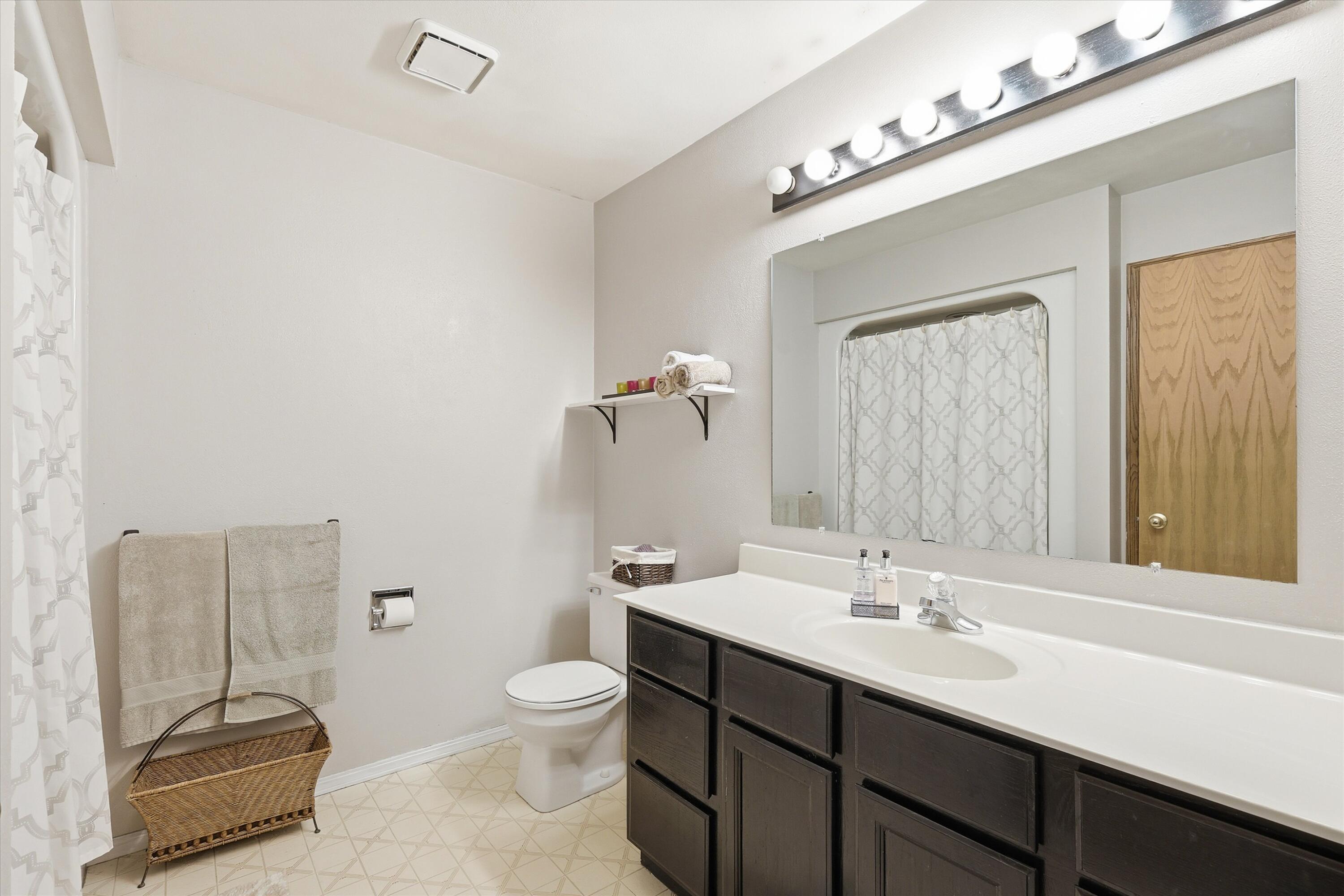 2861 Montclair Place Oshkosh, WI 54904 - Photo 14 of 27 Full Bath upstairs