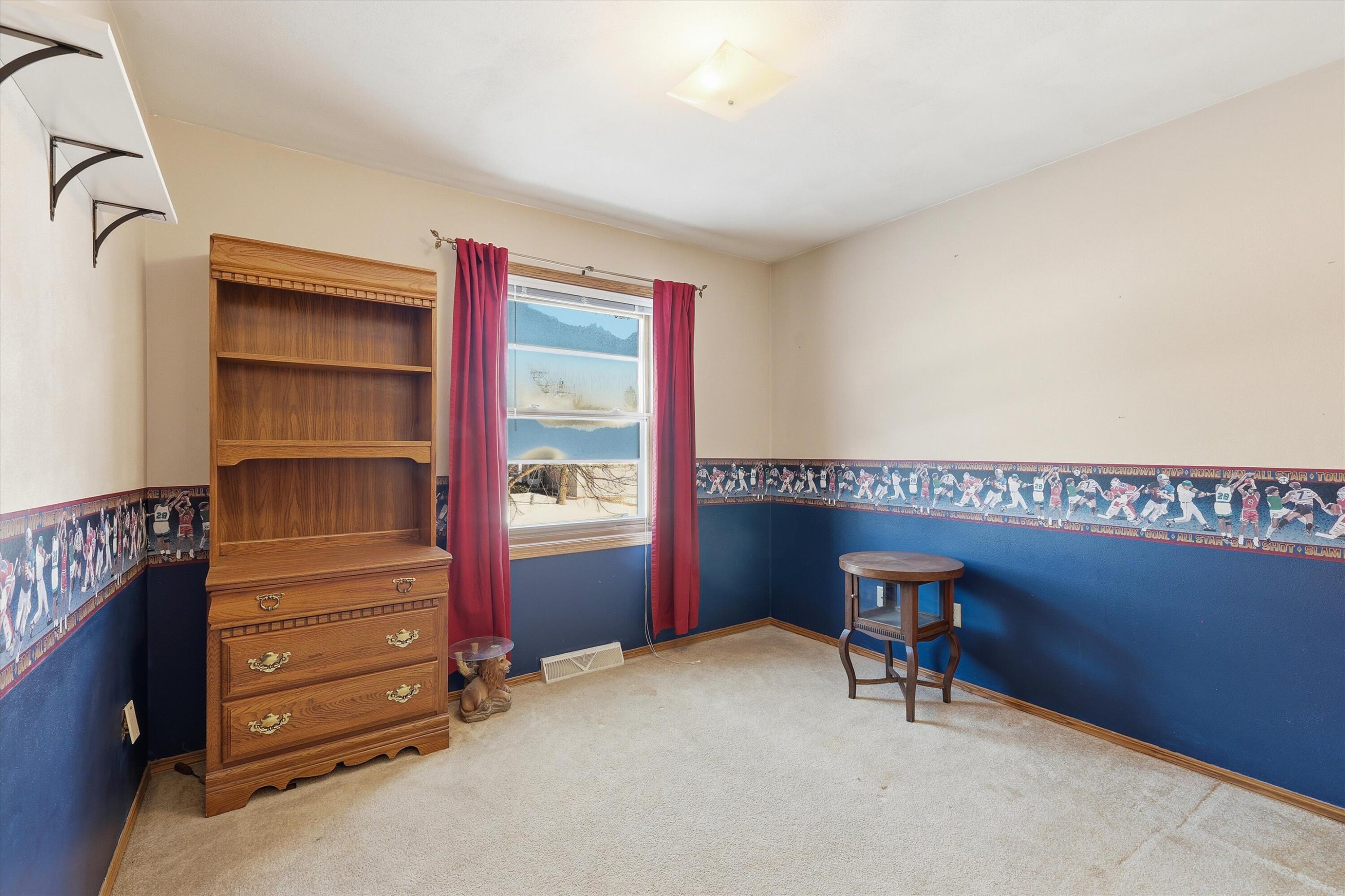 2861 Montclair Place Oshkosh, WI 54904 - Photo 15 of 27 Upper bedroom 3