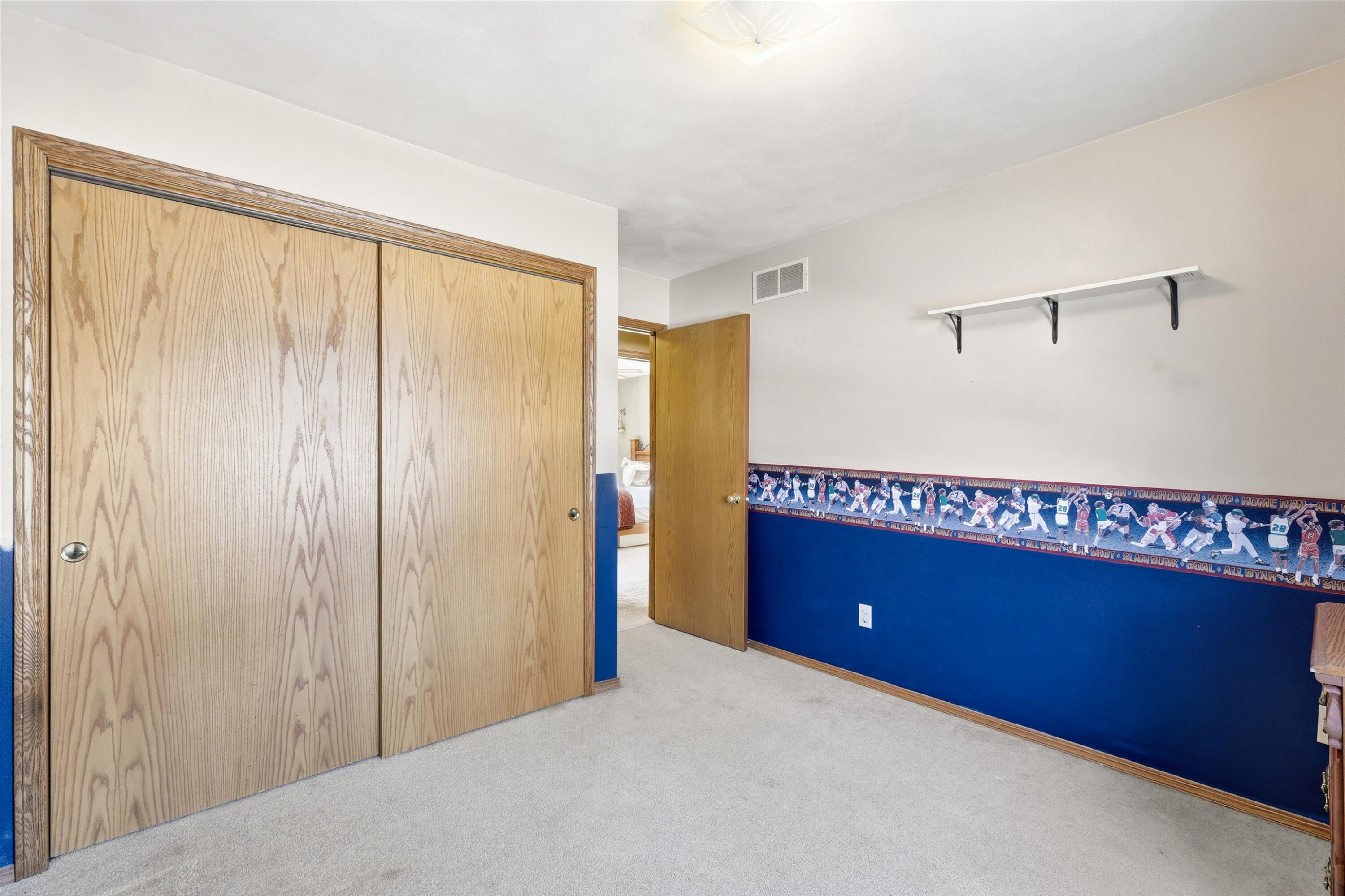 2861 Montclair Place Oshkosh, WI 54904 - Photo 16 of 27 Upper bedroom 3 w/ closet
