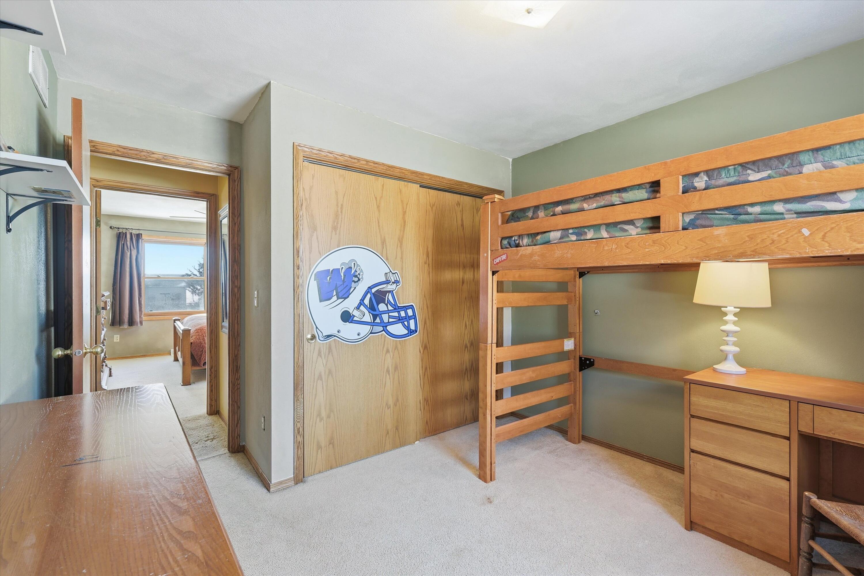 2861 Montclair Place Oshkosh, WI 54904 - Photo 18 of 27 Upper bedroom 2 w/ closet