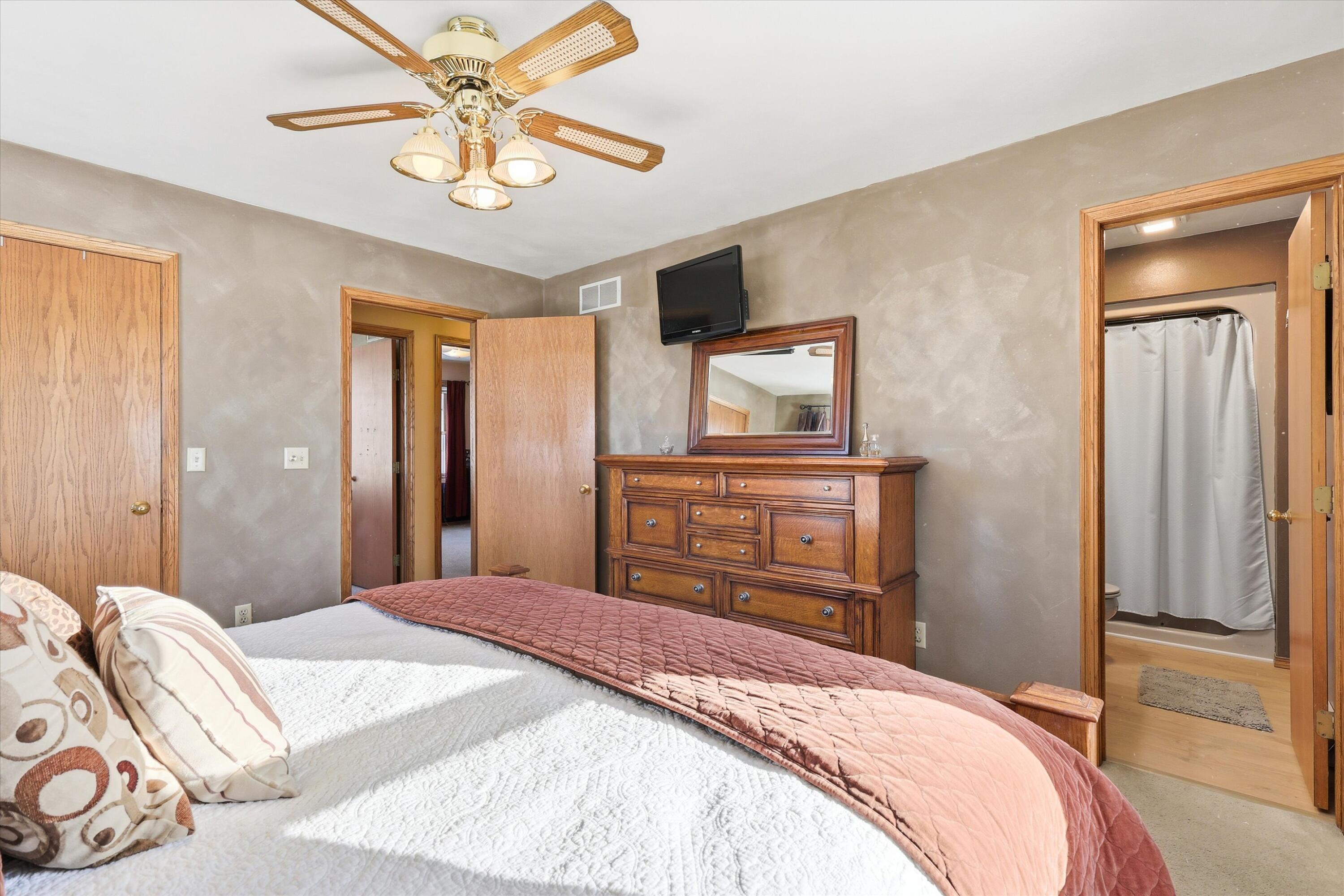 2861 Montclair Place Oshkosh, WI 54904 - Photo 20 of 27 Upper primary bedroom w/ closet space