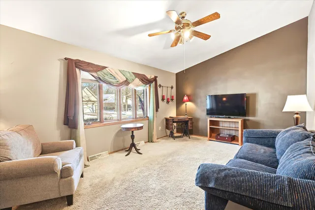 $348,900 | 2861 Montclair Place, Oshkosh, WI 54904