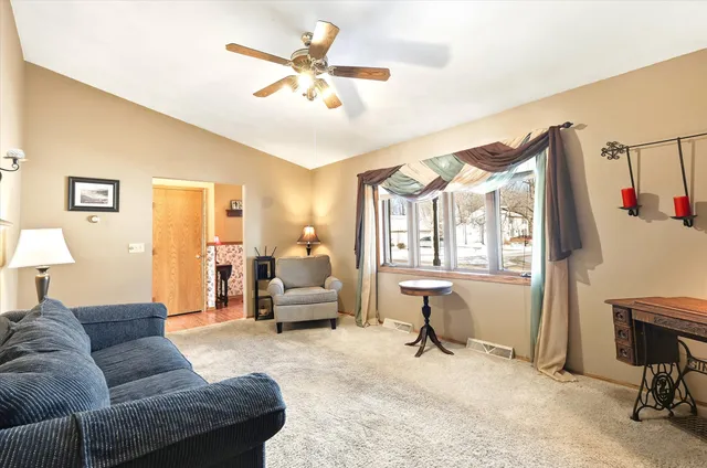 $348,900 | 2861 Montclair Place, Oshkosh, WI 54904