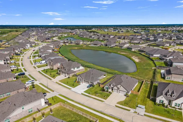 $510,000 | 9718 Colonial Downs Drive, Mont Belvieu, TX 77523