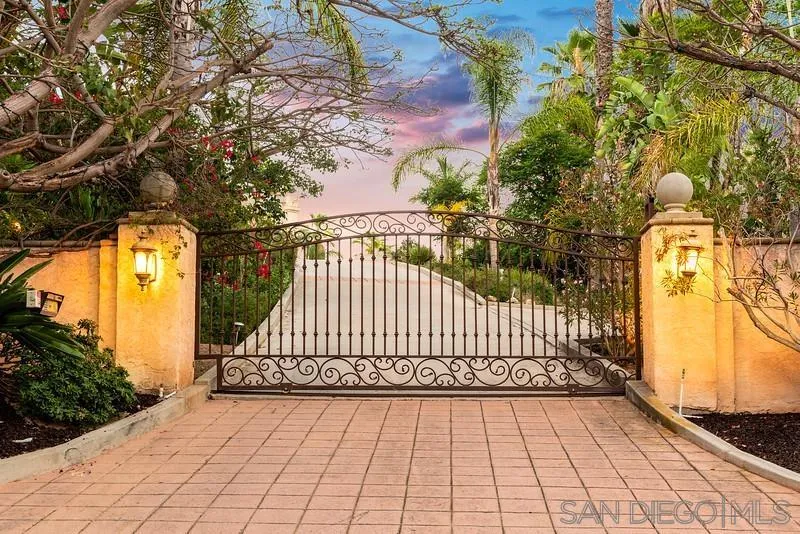 11630 Shadowglen Road El Cajon, CA 92020 - Photo 9 of 64 a view of entryway