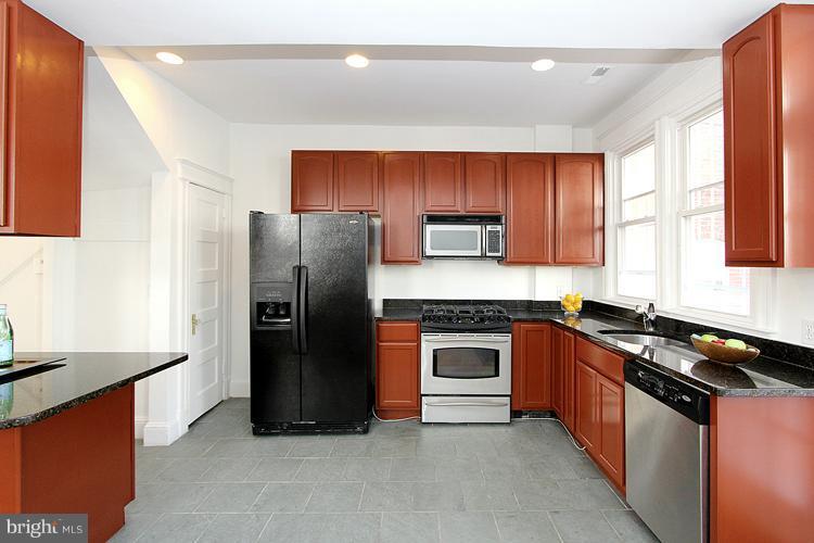 926 8th Street Northeast Washington, DC 20002 - Photo 16 of 30 Kitchen