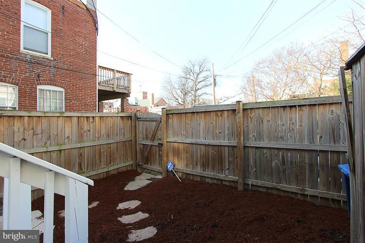 926 8th Street Northeast Washington, DC 20002 - Photo 23 of 30 Community
