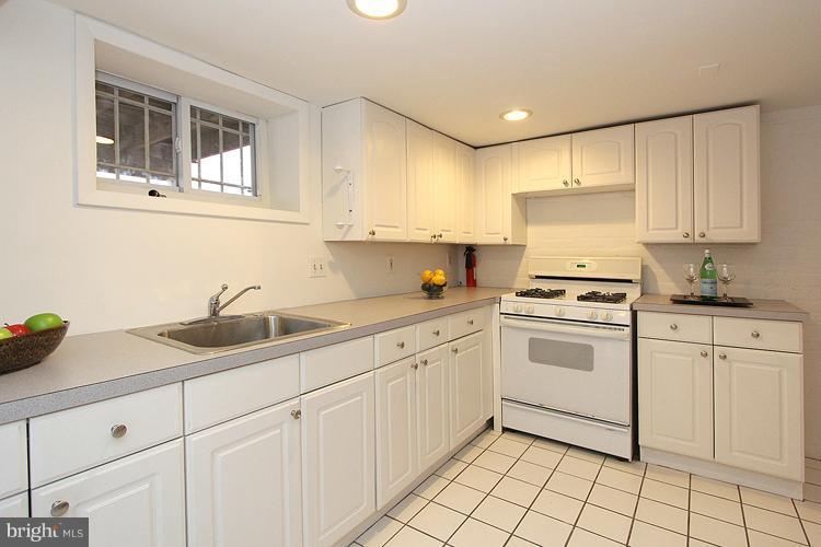 926 8th Street Northeast Washington, DC 20002 - Photo 28 of 30 Kitchen