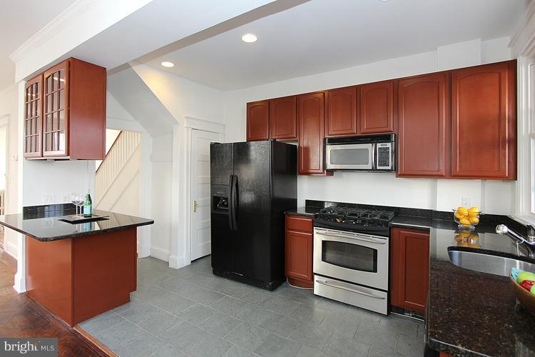 926 8th Street Northeast Washington, DC 20002 - Photo 5 of 30 Kitchen