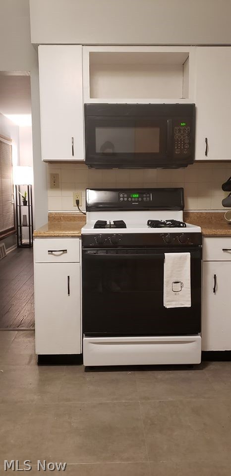 4393 Wyatt Road Cleveland, OH 44128 - Photo 6 of 14 Gallery Image 6