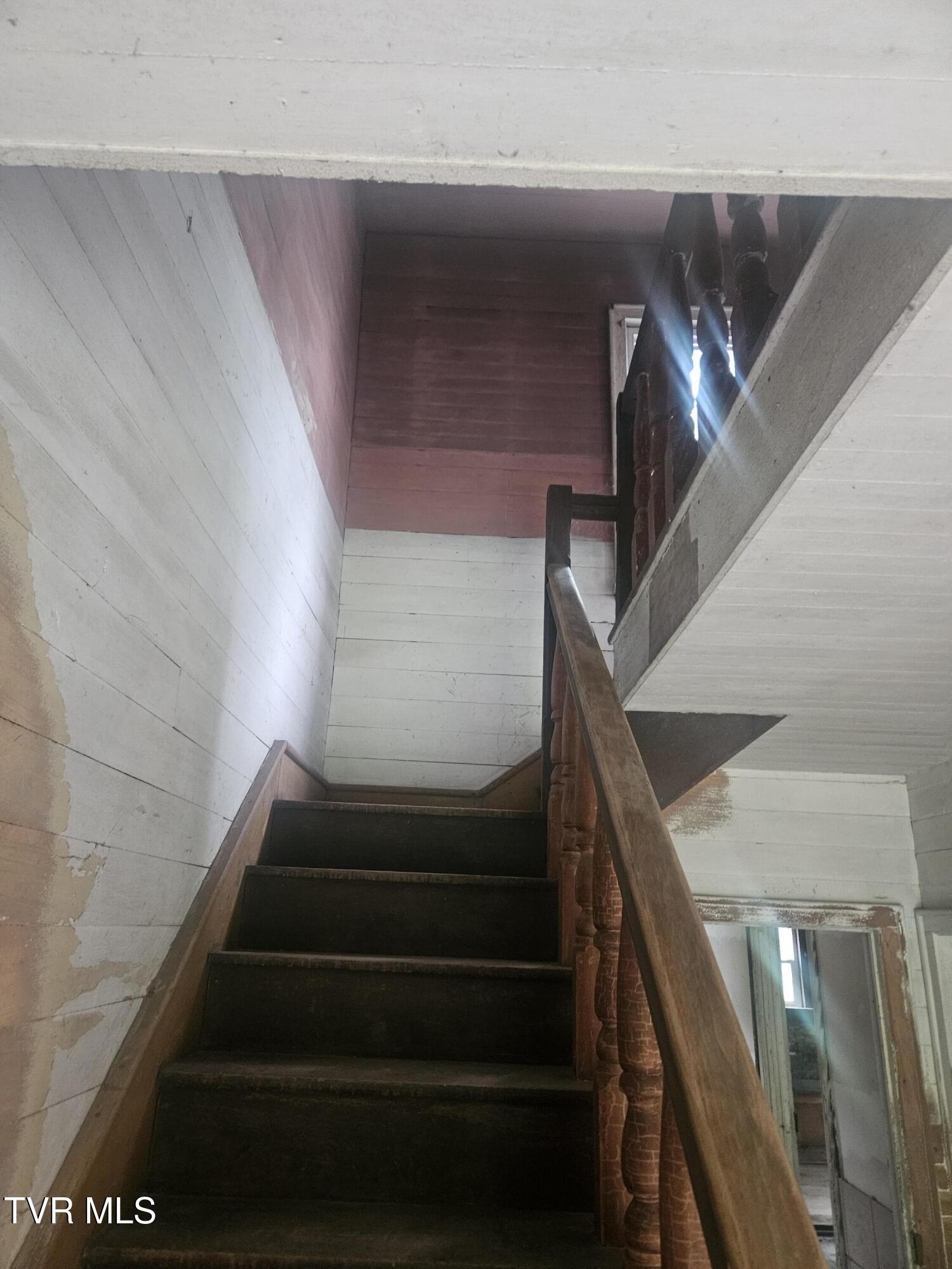 477 Red Oak Ridge Road Castlewood, VA 24224 - Photo 12 of 39 20250729_090347 (1)