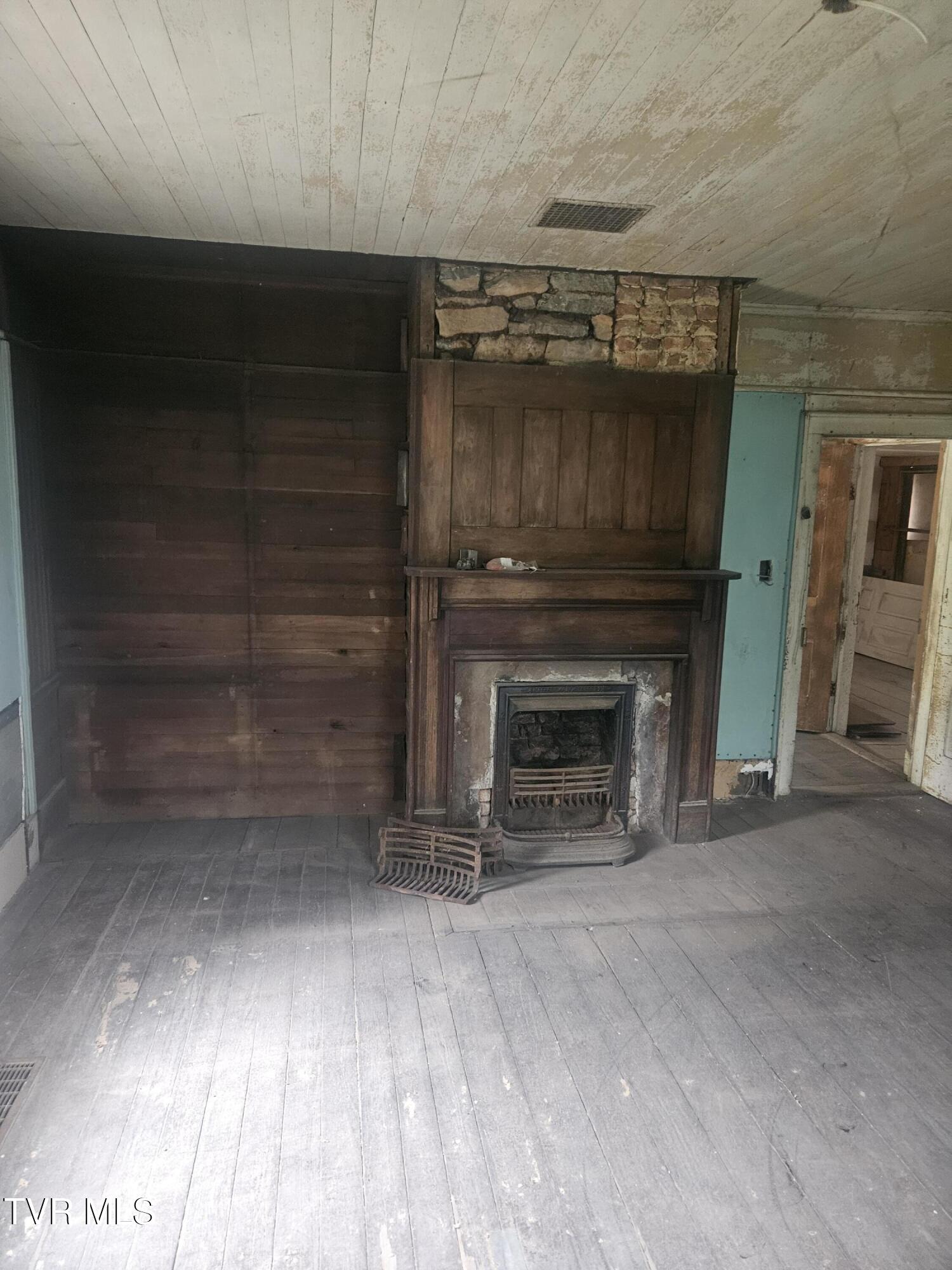 477 Red Oak Ridge Road Castlewood, VA 24224 - Photo 15 of 39 20250729_090501