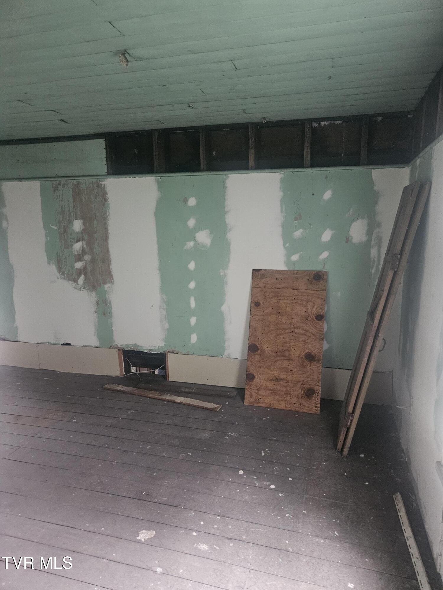 477 Red Oak Ridge Road Castlewood, VA 24224 - Photo 35 of 39 20250729_091038