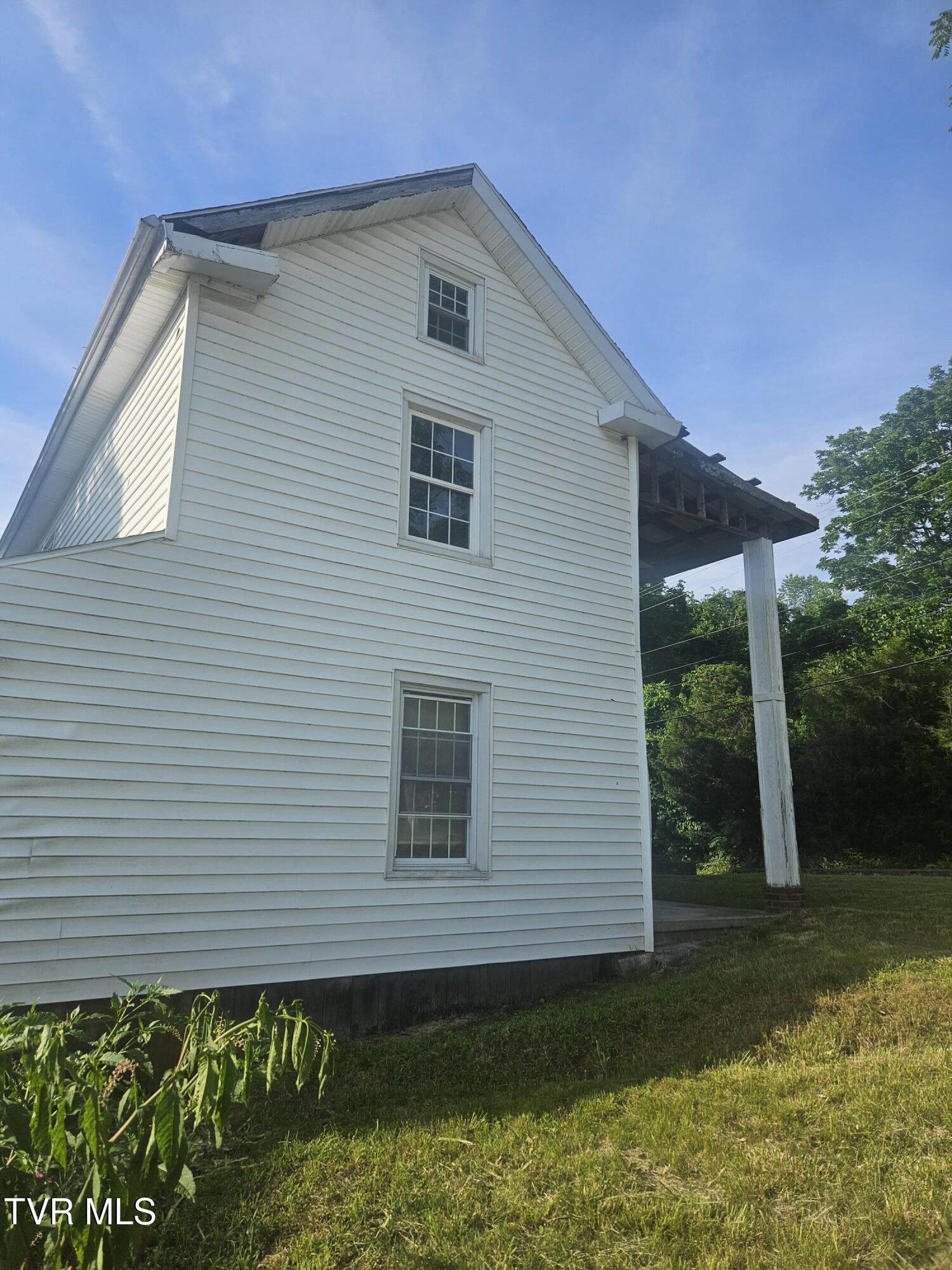 477 Red Oak Ridge Road Castlewood, VA 24224 - Photo 5 of 39 20250621_181437