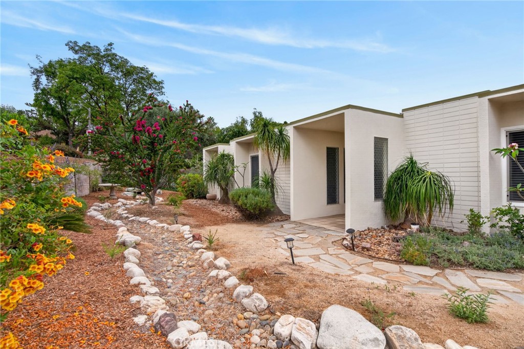 1184 Lyndhurst Drive Riverside, CA 92507 - Photo 2 of 54
