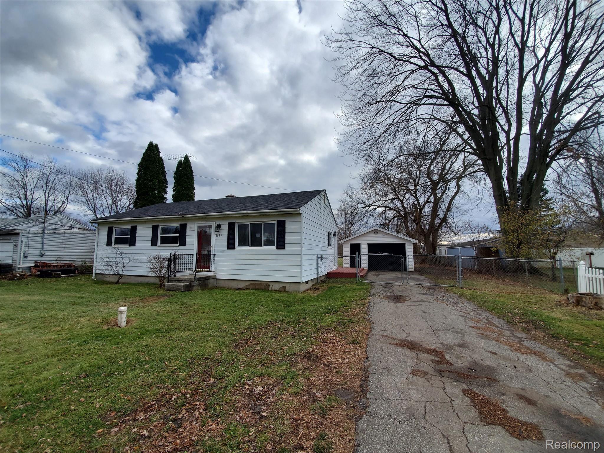 6024 Hopkins Road Flint, MI 48506 - Photo 27 of 29 20201123_140111.jpg