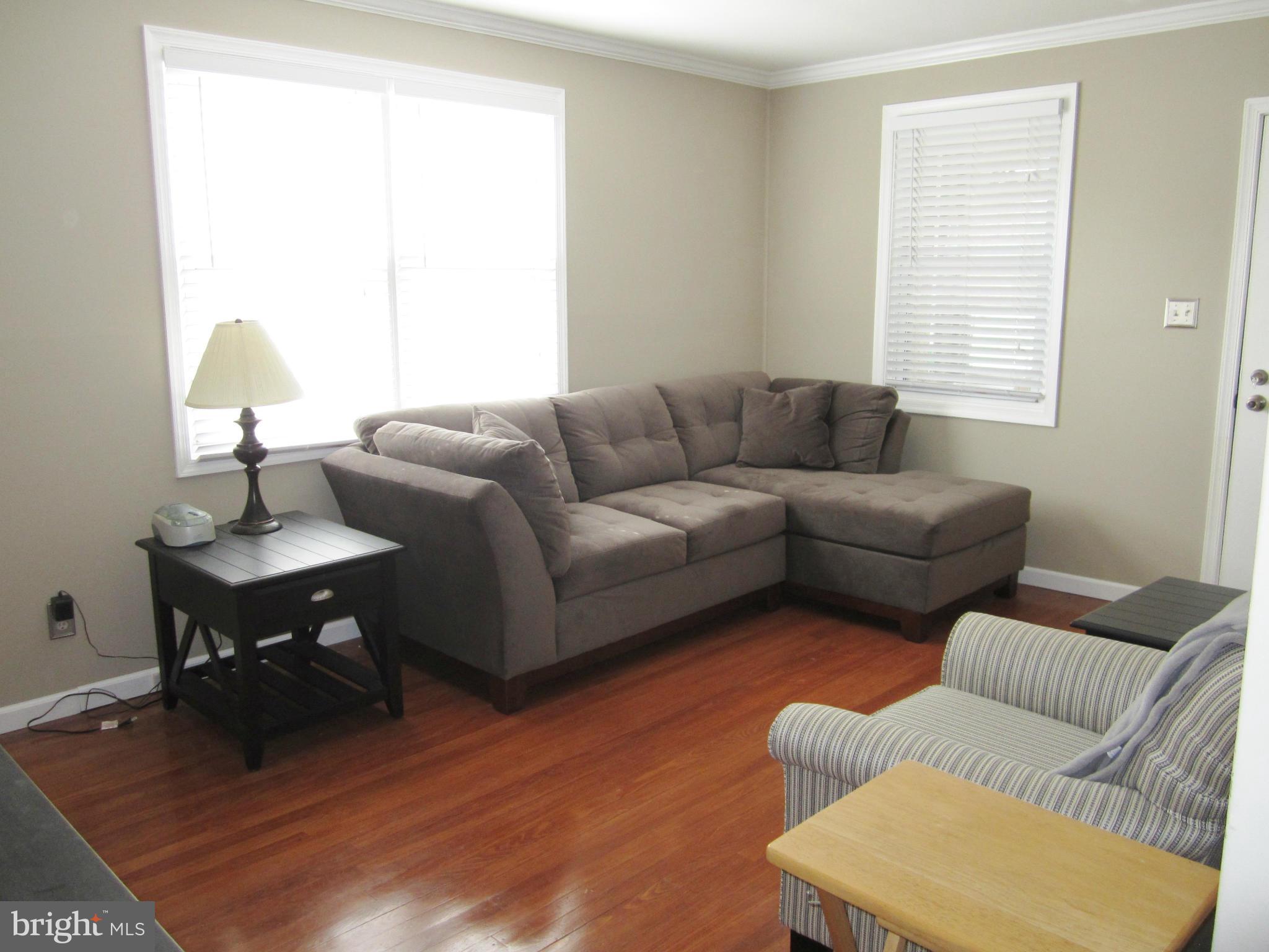 2506 Ambler Road Baltimore, MD 21222 - Photo 4 of 21 Living Room
