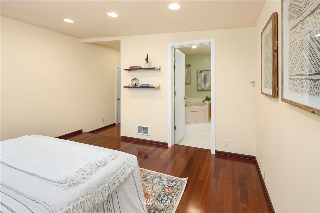 8516 215th Street Southwest Edmonds, WA 98026 - Photo 16 of 29 Gallery Image 16