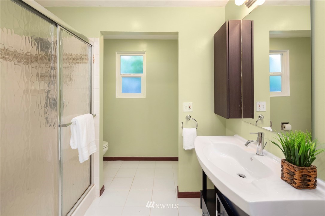 8516 215th Street Southwest Edmonds, WA 98026 - Photo 17 of 29 Gallery Image 17