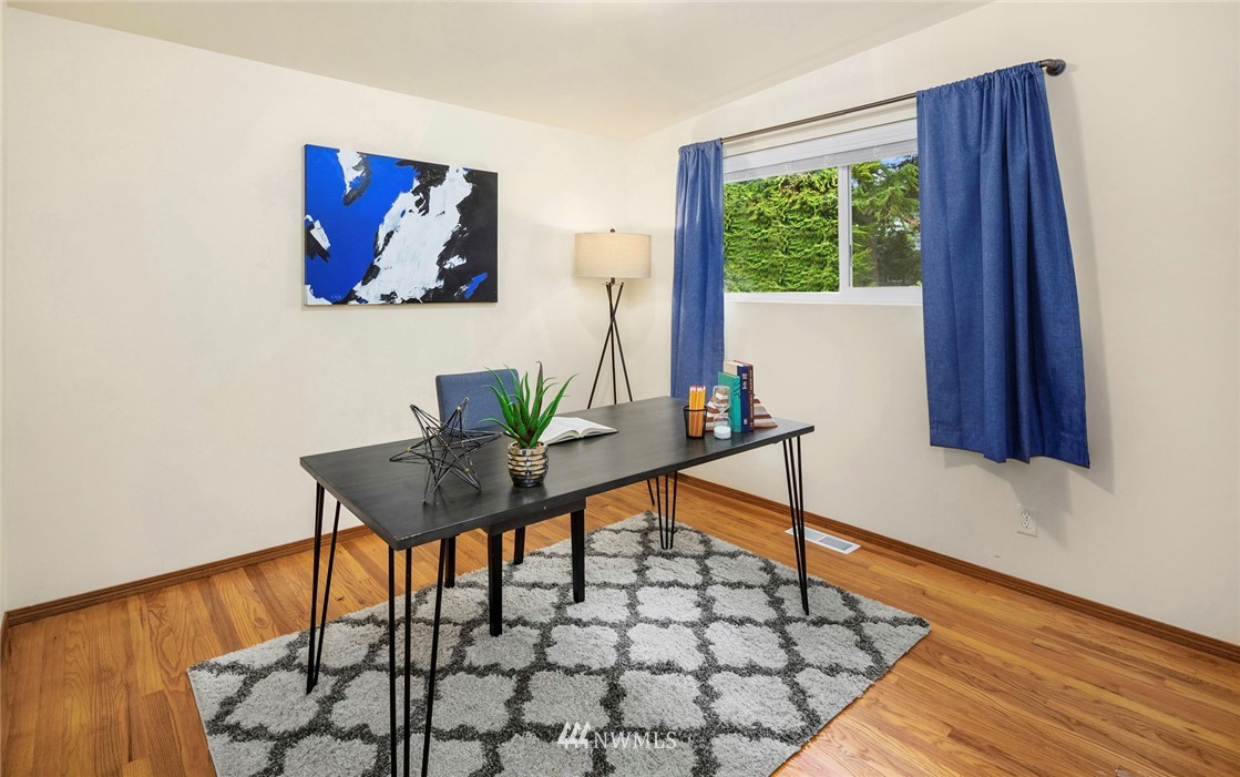 8516 215th Street Southwest Edmonds, WA 98026 - Photo 22 of 29 Gallery Image 22