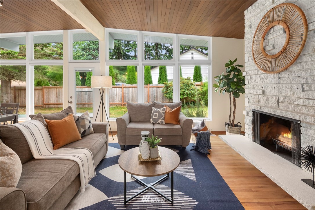 8516 215th Street Southwest Edmonds, WA 98026 - Photo 4 of 29 Gallery Image 4