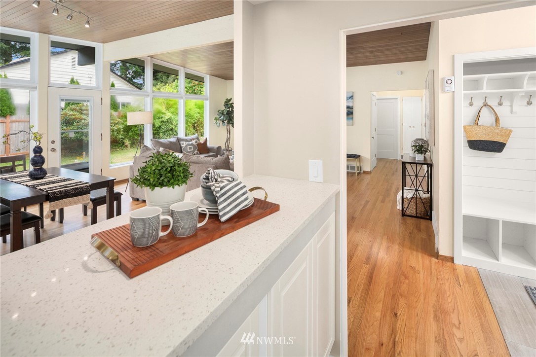8516 215th Street Southwest Edmonds, WA 98026 - Photo 9 of 29 Gallery Image 9