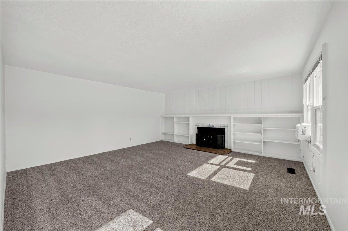 2160 South Five Mile Road Boise, ID 83709 - Photo 21 of 41 Spacious living area featuring neutral carpeting and white wall finishes